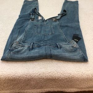 HOLLISTER BOYFRIEND OVERALL